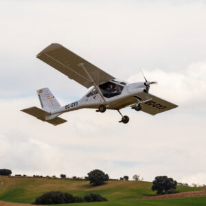 Aeroprakt A22 despegando, vuelo en avioneta, piloto por un dia en madrid, pilotar avioneta.