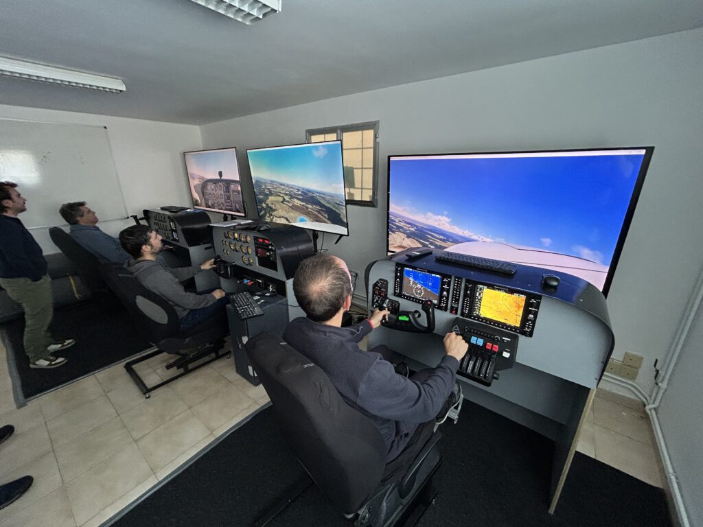 simuladores de vuelo, volar en madrid, escuela de pilotos, curso ppl, curso lapl, curso ulm, piloto en madrid.